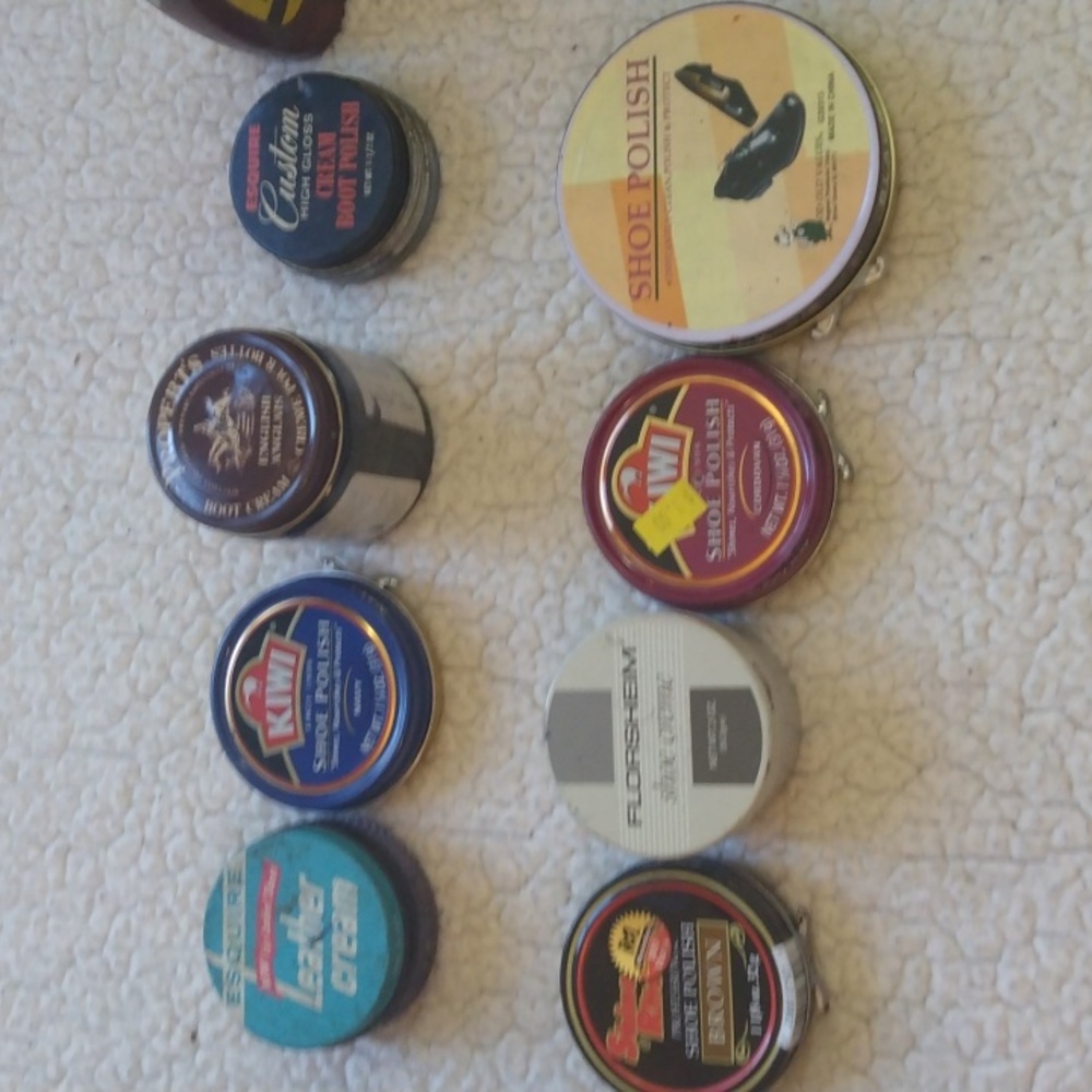 Vintage Cedar Griffin Shoe Shine Kit - 13 Pieces - Picture 7 of 16